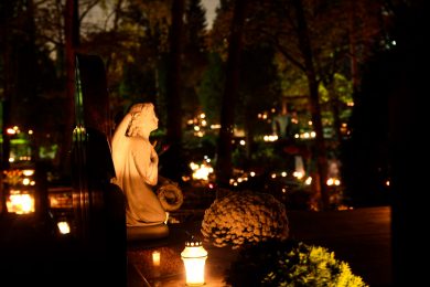 Kauno kapinės spindi Visų Šventųjų ir Mirusiųjų atminimo (Vėlinių) proga / archyv. nuotr.