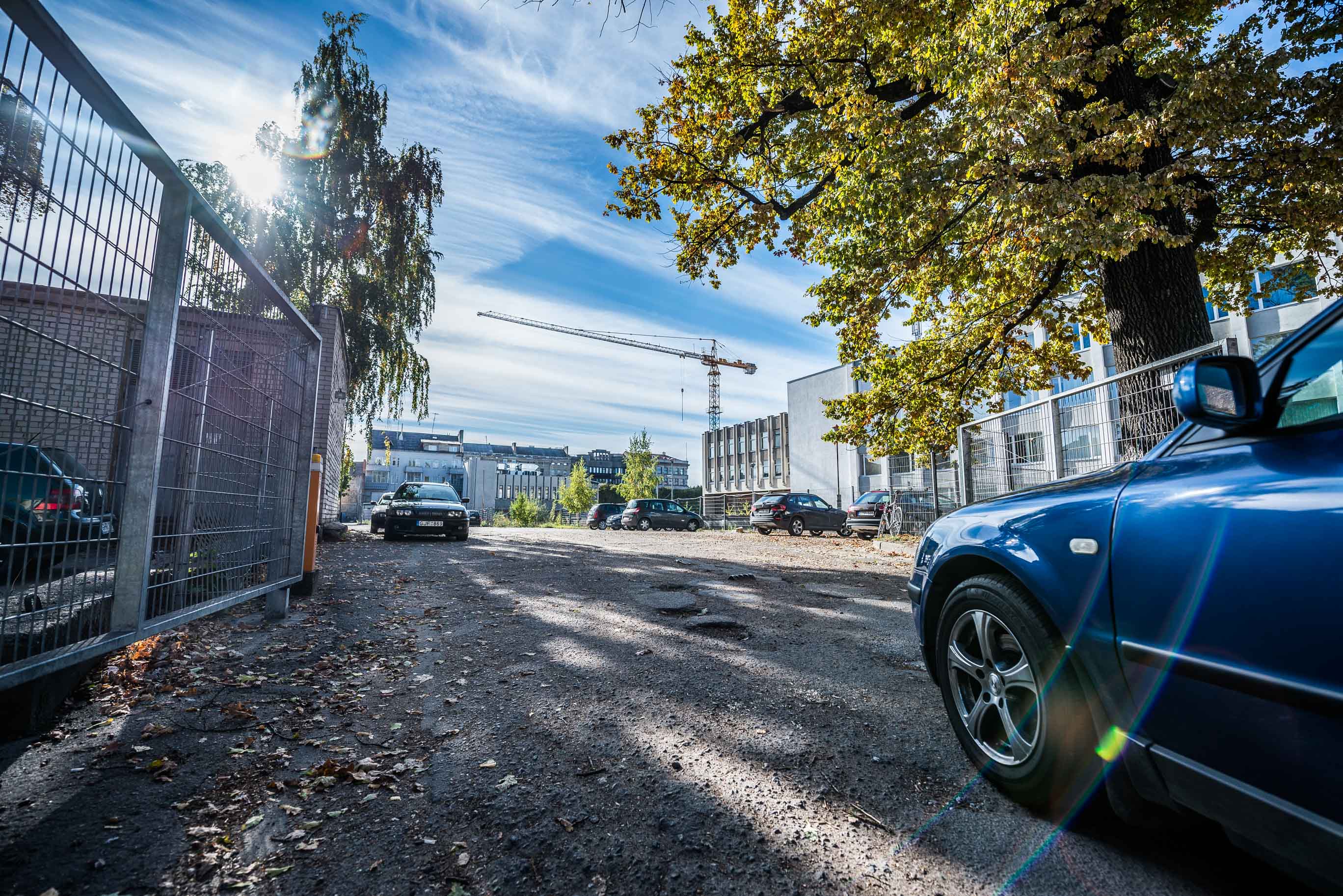 Automobilių stovėjimo aikštelė prie merkurijaus-10