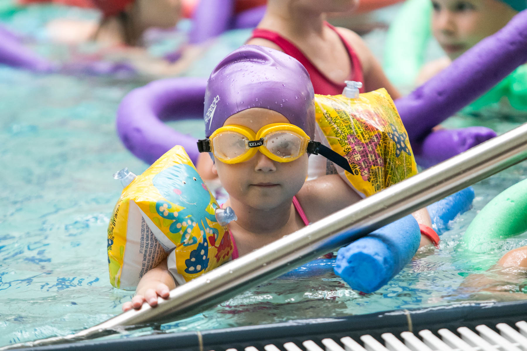 R. Meilutytė moko vaikus plaukti