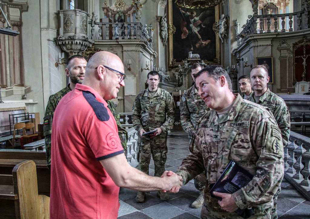 Gelezinis Vilkas Karinių Operacijų Metu Stiprinti Civilių Ir Karių Rysiai Kas Vyksta Kaune