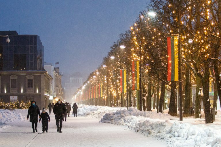 Laisvės alėja žiemos vakarą