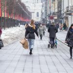 Pirma diena kuomet galima lauke vaikščioti be kaukių