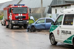 Nissan ir Volvo avarija