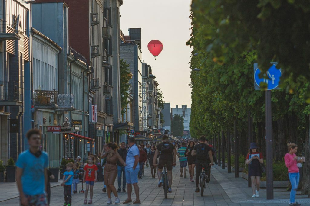 Barai ir kavinės Laisvės alėjoje ir senamiestyje