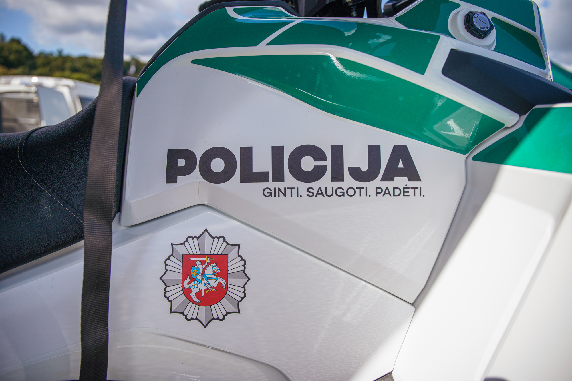 Kauno rajonas padovanojo policjai keturačius