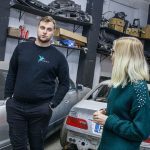 Laura ir jos draugas įkūrė autoservisą