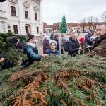 Eglišakių dalybos rotušės aikštėje