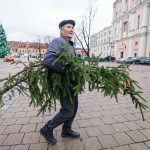 Eglišakių dalybos rotušės aikštėje