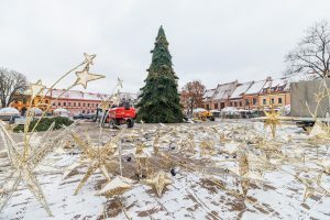 Statoma kalėdinė eglutė Rotušės aikštėje