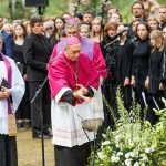 A. Adamkienės laidotuvės Petrašiūnų kapinėse