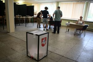Kauniečiai balsuoja prezidento rinkimuose / M. Patašiaus nuotr.
