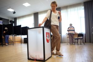 Kauniečiai balsuoja prezidento rinkimuose / M. Patašiaus nuotr.
