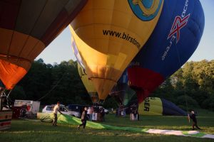 Čempionate Birštone startavo 21 karšto oro balionas / M. Patašiaus nuotr.