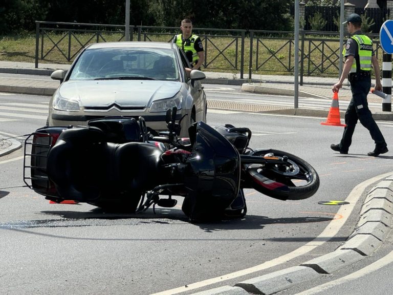 Motociklo avarija Šilainiuose / „Kas vyksta Kaune“ nuotr.