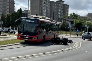 Motociklo avarija Šilainiuose / „Kas vyksta Kaune“ nuotr.