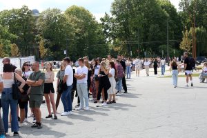 Ed Sheeran fanai likus porai valandų iki koncerto / M. Patašiaus nuotr.