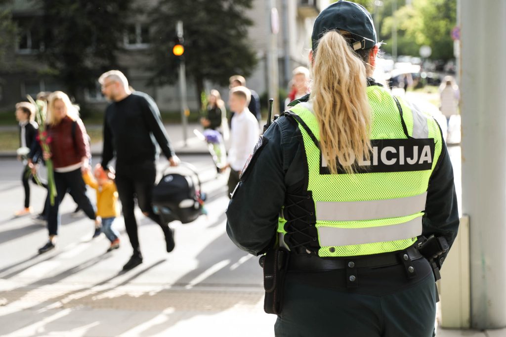 Prie pėsčiųjų perėjų budės savanoriai / Lietuvos policijos nuotr.