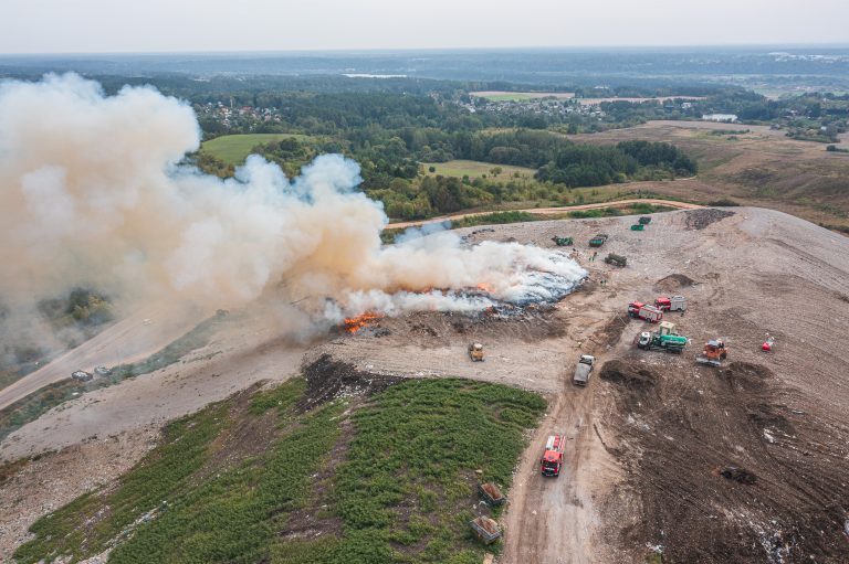 Gaisras Lapių sąvartyne / R. Tenio nuotr.