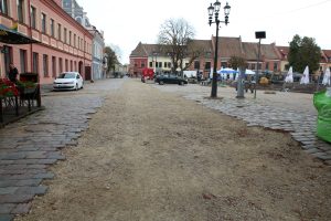 Rotušės aikštėje vyksta archeologiniai tyrinėjimai / M. Patašiaus nuotr.