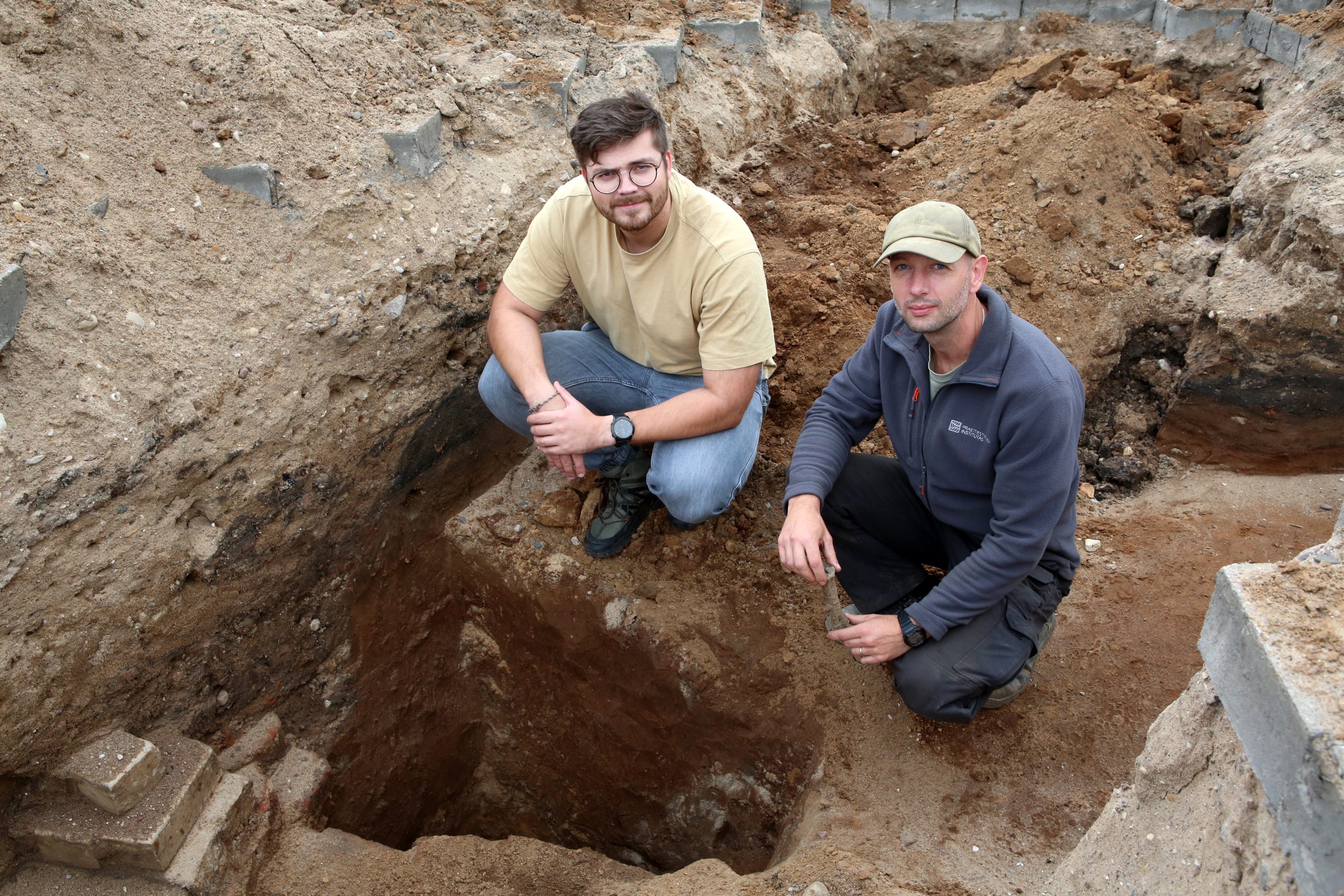 Archeologai (iš kairės) S. Sprindys ir P. Vutkin / M. Patašiaus nuotr.