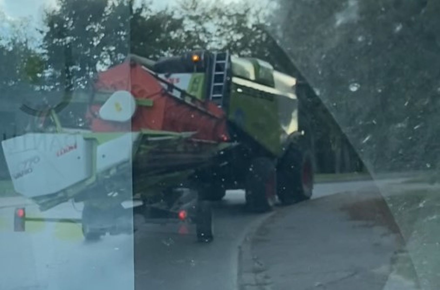 Užfiksuotas kombainas Kauno mieste / Stop kadras