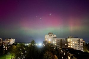 Ketvirtadienio vakarą kauniečiai fiksavo šiaurės pašvaistę / Skaitytojų nuotr.