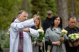 Karmėlavos kapinėse atidengtas A. Jagelavičiūtės paminklas / J. Kalinsko nuotr. / ELTA