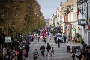 Kaune 11 kartą vyko rožinio kaspino paramos bėgimas „Pink run su Antėja“ / R. Lukoševičiaus, E. Jasiukaitytės nuotr.