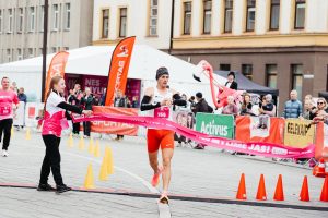 Kaune 11 kartą vyko rožinio kaspino paramos bėgimas „Pink run su Antėja“ / R. Lukoševičiaus, E. Jasiukaitytės nuotr.