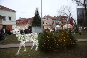 Įžiebta Kalėdinė eglutė Kauno senamiestyje / M. Patašiaus nuotr.