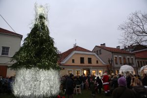 Įžiebta Kalėdinė eglutė Kauno senamiestyje / M. Patašiaus nuotr.