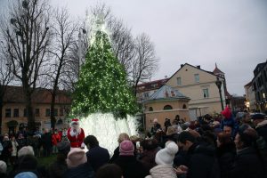 Įžiebta Kalėdinė eglutė Kauno senamiestyje / M. Patašiaus nuotr.