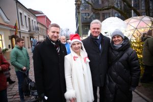 Įžiebta Kalėdinė eglutė Kauno senamiestyje / M. Patašiaus nuotr.