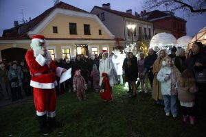 Įžiebta Kalėdinė eglutė Kauno senamiestyje / M. Patašiaus nuotr.