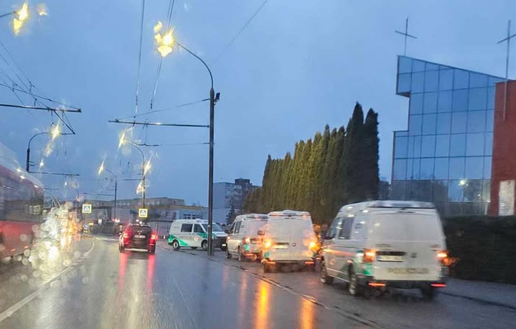 Spec. tarnybų sujudimas prie Dainavos bažnyčios / Skaitytojo nuotr.