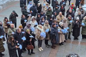 Karo muziejaus sodelyje pražydo „Neužmirštuolių pieva“ / org. nuotr.