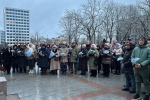 Karo muziejaus sodelyje pražydo „Neužmirštuolių pieva“ / org. nuotr.