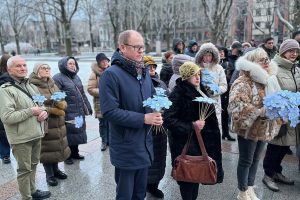 Karo muziejaus sodelyje pražydo „Neužmirštuolių pieva“ / org. nuotr.